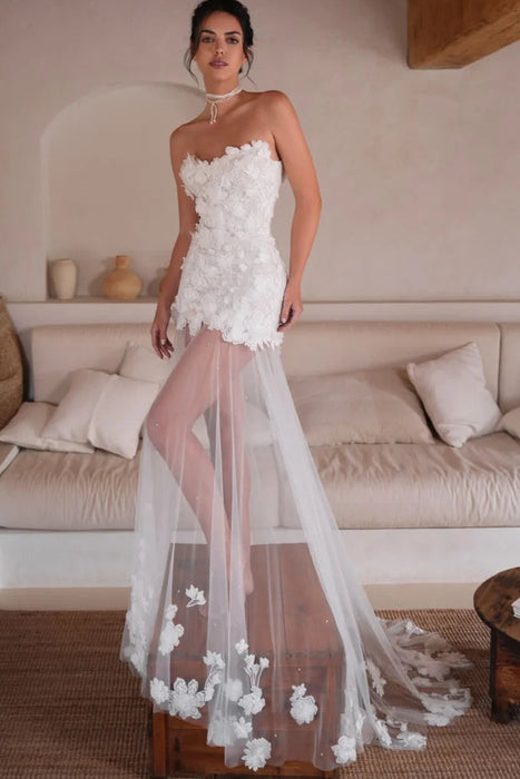 Unusual Short Mini 3D Flower Wedding Dress with Sheer Lace Skirt