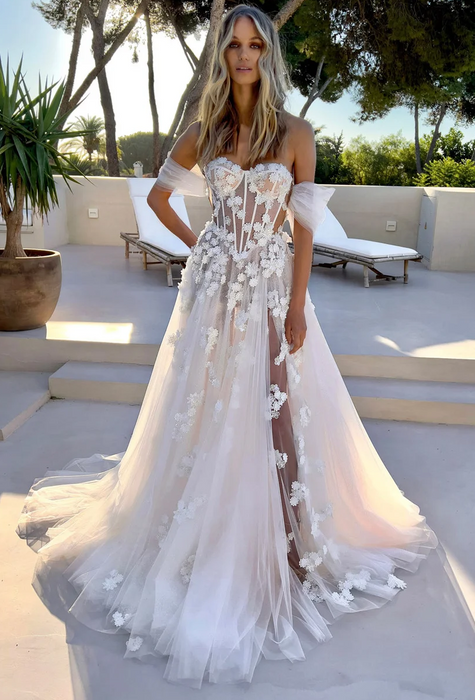 Gorgeous White Causal Beach Boho Wedding Dress with 3D Flower Lace