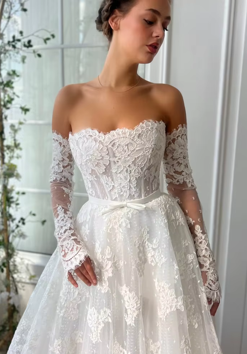 Feminine Floral Lace White Boho Wedding Dress with Detachable Cape