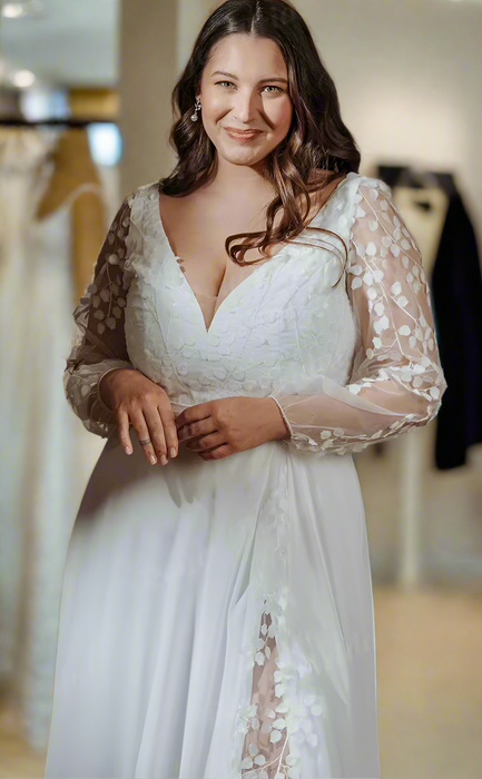Lightweight Chiffon Plus Size Wedding Dress with Leaf Pattern